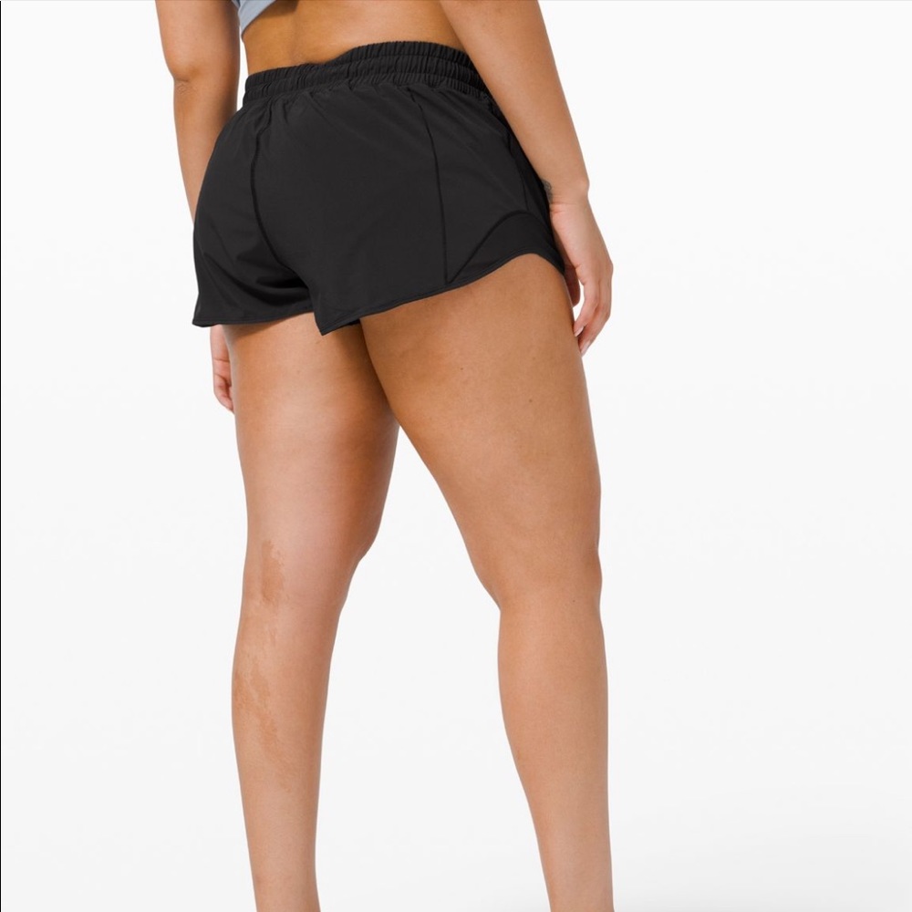 Lululemon Hotty Hot Low Rise Shorts 2.5”